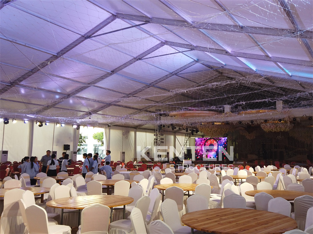 structure tent to set up your wedding venue